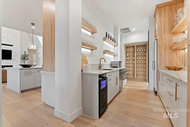 6162 N High Valley Way, Boise, ID 83714 - kitchen featuring open shelves, a sink, light wood finished floors, decorative light fixtures, and recessed lighting