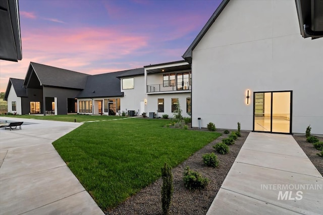 6162 N High Valley Way, Boise, ID 83714 - yard at dusk featuring a yard and a balcony
