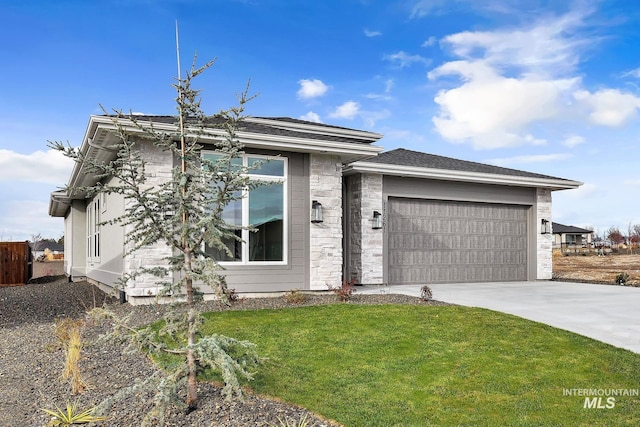 view of front of house featuring a front yard and a garage