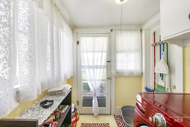 411 E 6th Ave, Twin Falls, ID 83301 - laundry area featuring crown molding, baseboards, and cabinet space