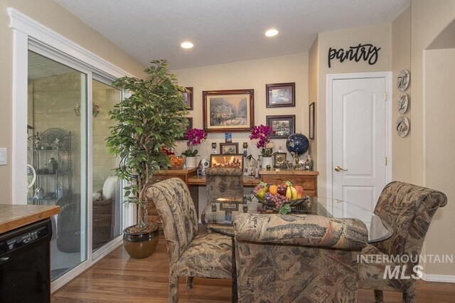 living area featuring wood finished floors and recessed lighting
