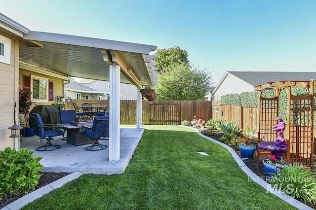 view of yard featuring a patio