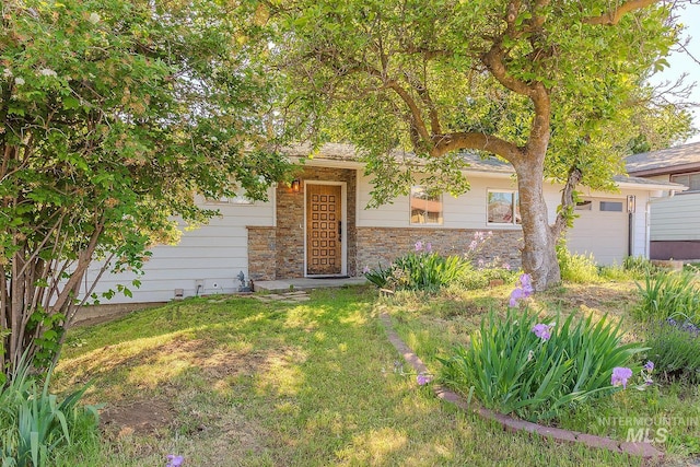 1015 24th St, Lewiston, ID 83501 - obstructed view of property with a garage and a front yard