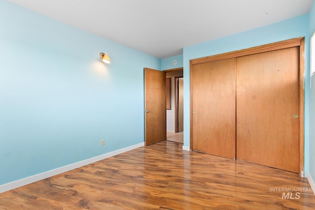 1015 24th St, Lewiston, ID 83501 - unfurnished bedroom featuring wood finished floors, a closet, and baseboards