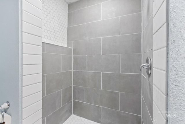 1015 24th St, Lewiston, ID 83501 - full bath with a tile shower