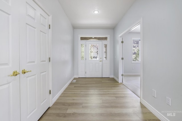 816 River View Dr, Twin Falls, ID 83301 - doorway to outside featuring recessed lighting, light wood-style flooring, visible vents, and baseboards