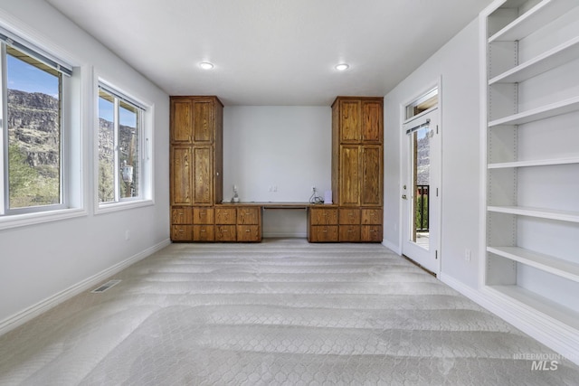 816 River View Dr, Twin Falls, ID 83301 - interior space featuring built in desk, built in shelves, baseboards, visible vents, and recessed lighting