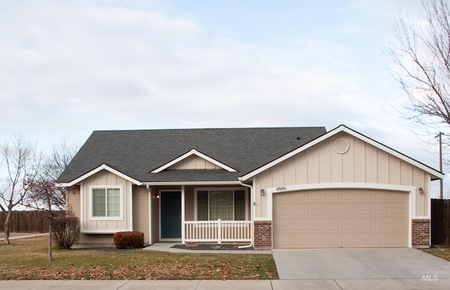 view of front of house with covered porch and a garage