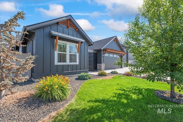 492 Applecreek St, Middleton, ID 83644 - view of front of home with board and batten siding, a front yard, a garage, and concrete driveway