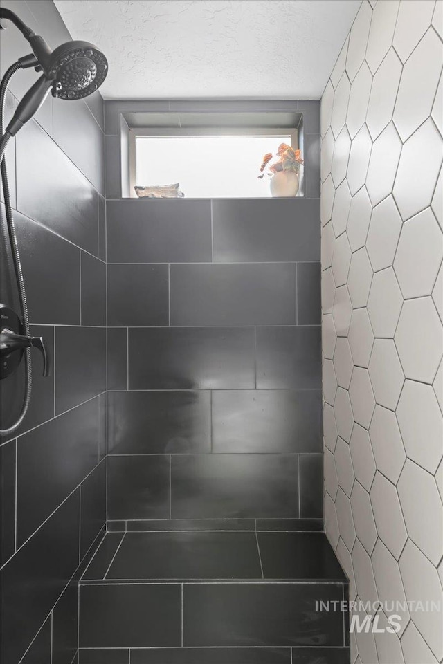 492 Applecreek St, Middleton, ID 83644 - bathroom with a tile shower