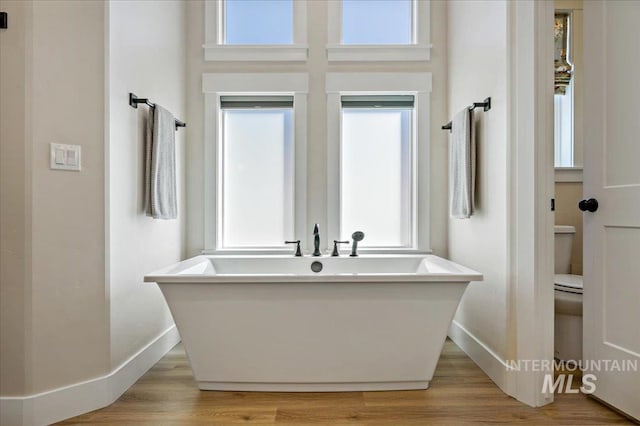 9351 W Sooty Grouse Ct, Boise, ID 83714 - full bath featuring baseboards, a freestanding bath, and toilet