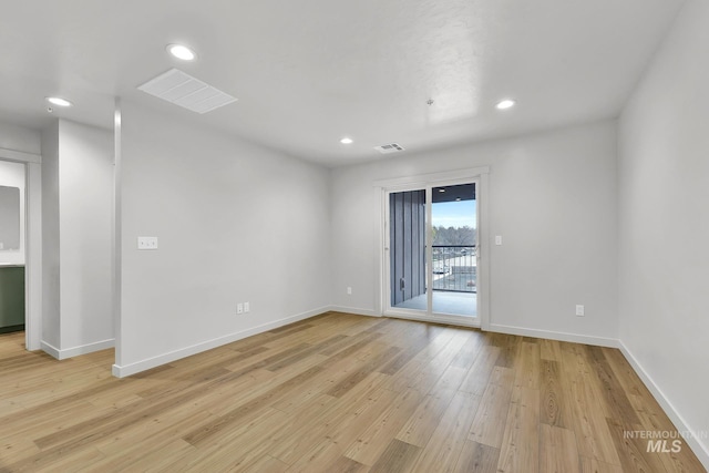 unfurnished room featuring light wood finished floors, baseboards, visible vents, and recessed lighting