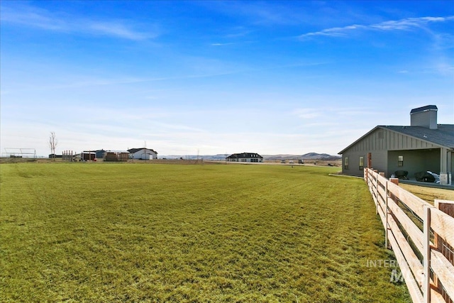 view of yard featuring a rural view