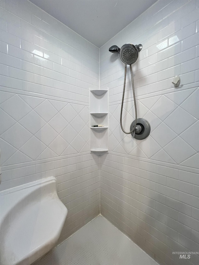 710 Locust St, Twin Falls, ID 83301 - full bathroom featuring tiled shower