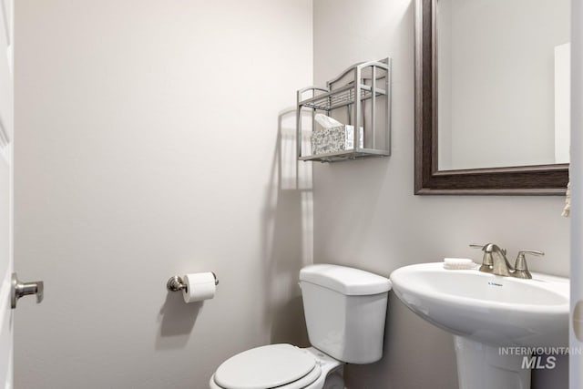 bathroom featuring sink and toilet