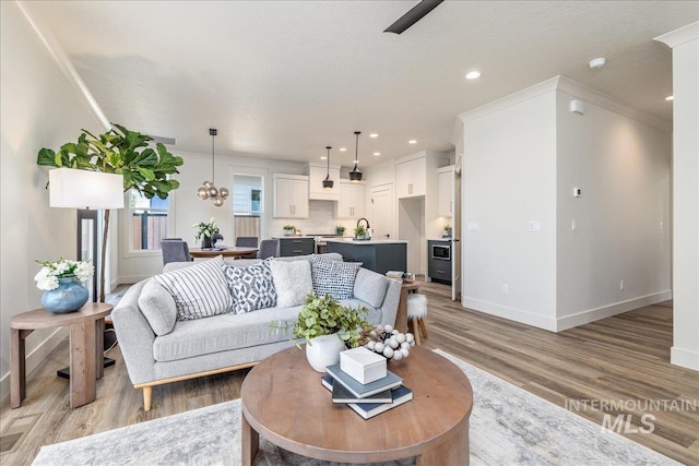 375 N Sauer River Ln, Eagle, ID 83616 - living area with light wood-style flooring, baseboards, and recessed lighting