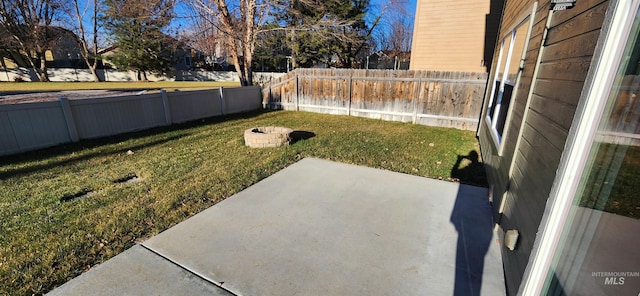 view of yard with a patio