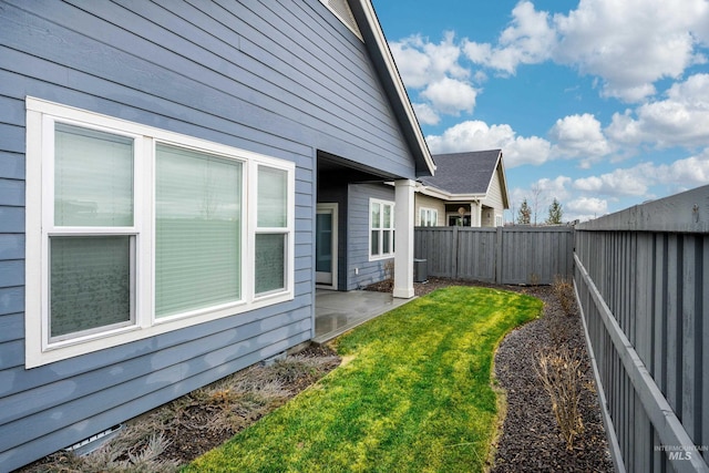 view of yard with a patio area