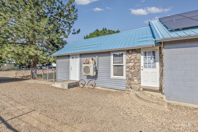 1025 W Galloway Ave, Weiser, ID 83672 - view of front of home featuring a metal roof, solar panels, and a standing seam roof