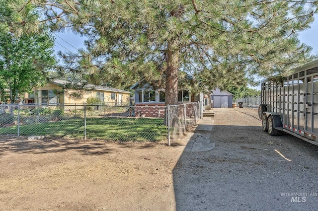 1025 W Galloway Ave, Weiser, ID 83672 - view of front of house featuring an outdoor structure