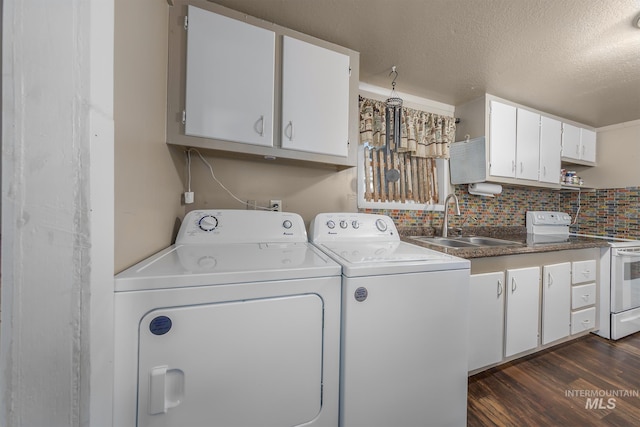 1025 W Galloway Ave, Weiser, ID 83672 - washroom featuring separate washer and dryer, a textured ceiling, and dark wood-style floors