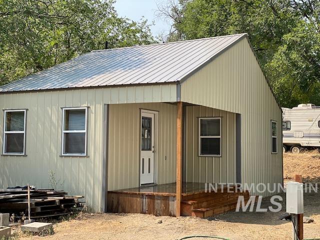 view of front of house featuring metal roof