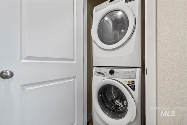 2312 E Spice Loop Unit 3, Nampa, ID 83687 - laundry room featuring stacked washer and clothes dryer