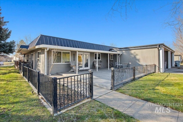 view of front of property with a front lawn