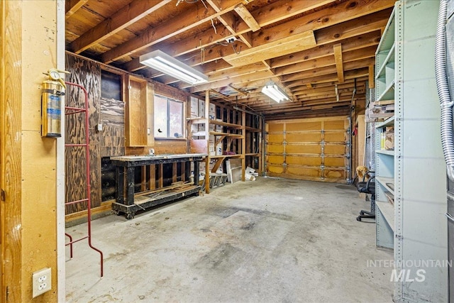 1267 NW Beaman St, Mountain Home, ID 83647 - garage featuring a workshop area