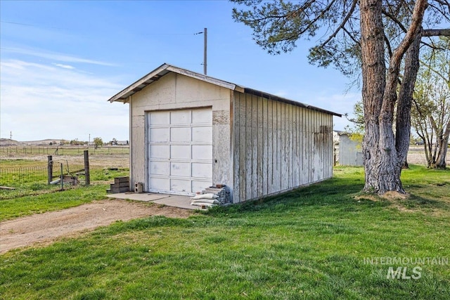 1267 NW Beaman St, Mountain Home, ID 83647 - detached garage with driveway
