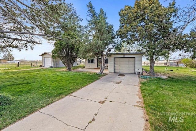 1267 NW Beaman St, Mountain Home, ID 83647 - view of front facade featuring a garage, a front lawn, and concrete driveway
