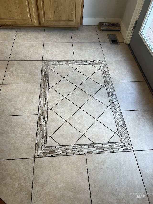 140 W Valley Rd, Hagerman, ID 83332 - detailed view of baseboards