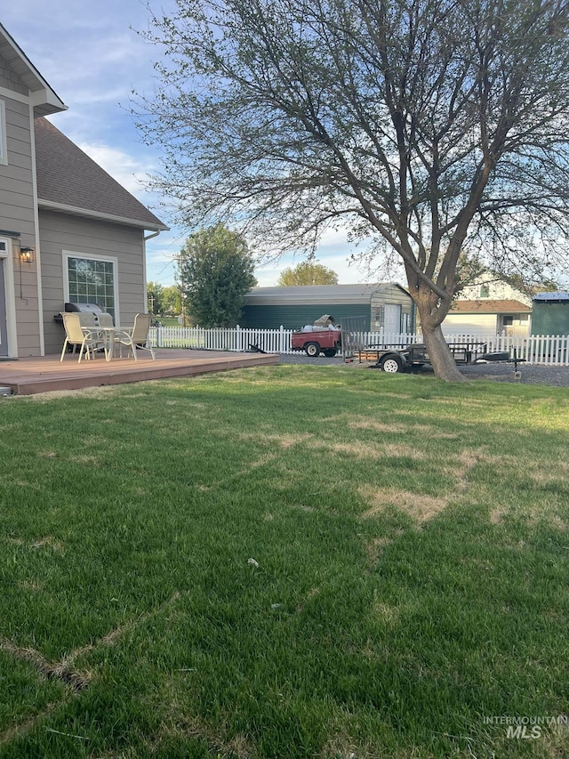 140 W Valley Rd, Hagerman, ID 83332 - view of yard with a deck