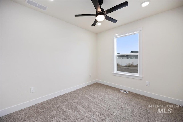 carpeted empty room featuring ceiling fan