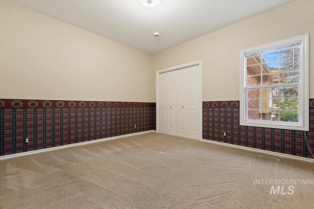 view of carpeted spare room