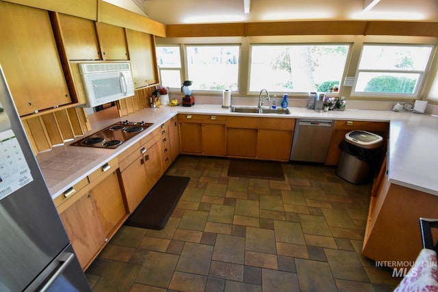 708 16th St, Clarkston, WA 99403 - kitchen with appliances with stainless steel finishes and tile countertops