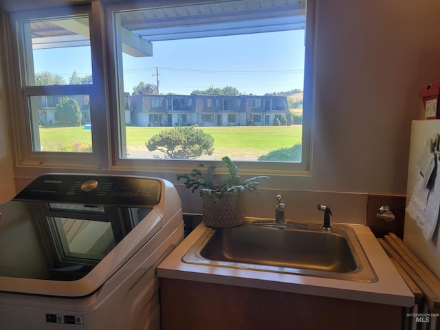 708 16th St, Clarkston, WA 99403 - detailed view of washer / clothes dryer and a sink