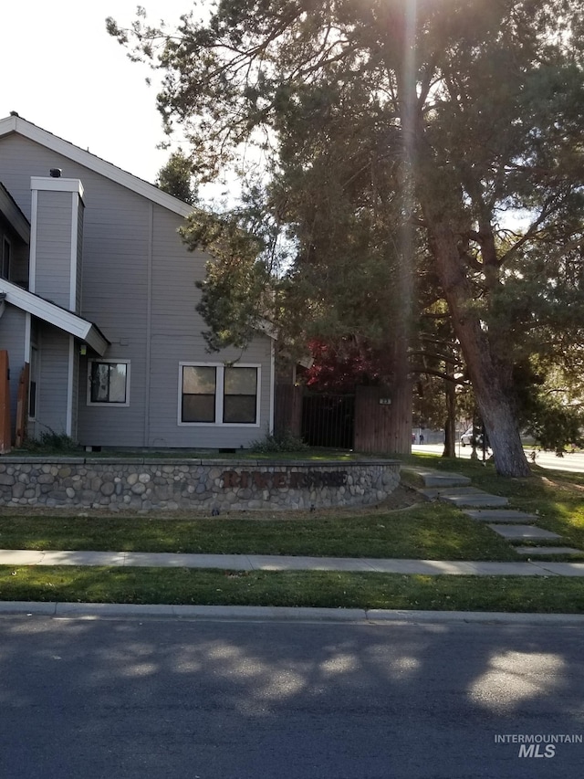 view of front facade featuring fence