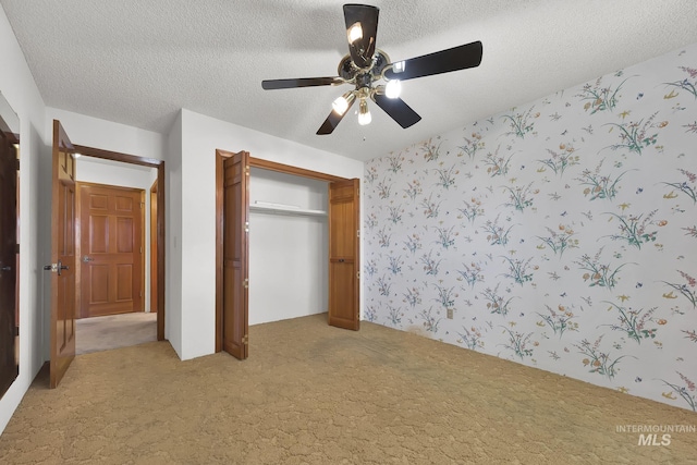 204 Hilldrop St, Caldwell, ID 83605 - unfurnished bedroom featuring light carpet, a textured ceiling, wallpapered walls, a ceiling fan, and a closet