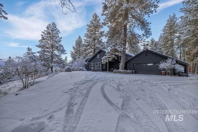 view of front of property featuring a garage