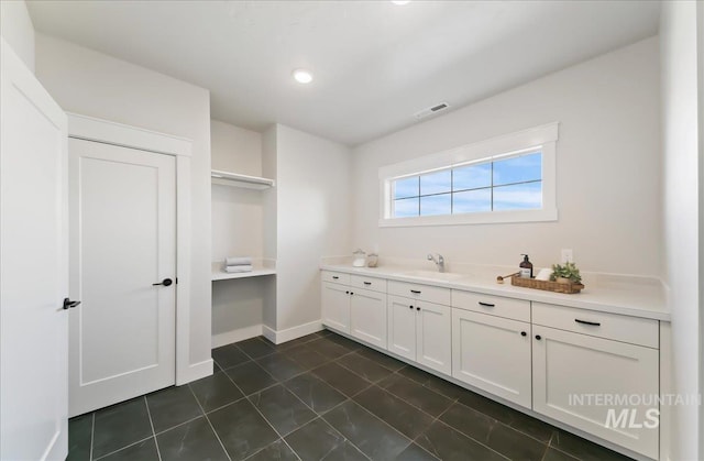 full bath featuring visible vents, baseboards, recessed lighting, tile patterned floors, and a sink