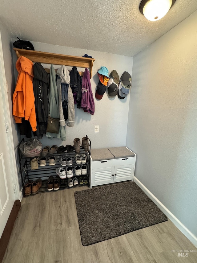 713 California St, Gooding, ID 83330 - mudroom with wood finished floors, a textured ceiling, and baseboards