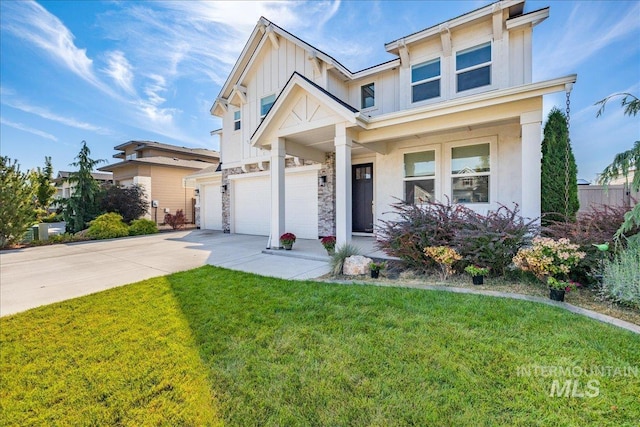 view of front facade featuring a garage, a front lawn, and a porch