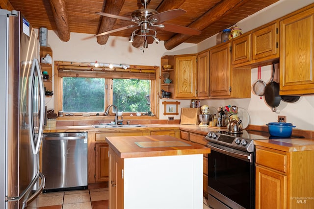 39055 Hilltop Ln, Lewiston, ID 83501 - kitchen featuring stainless steel appliances, a sink, wood ceiling with exposed beams, ceiling fan, and a center island