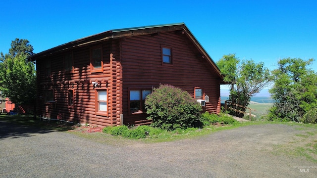 39055 Hilltop Ln, Lewiston, ID 83501 - view of side of home featuring log siding