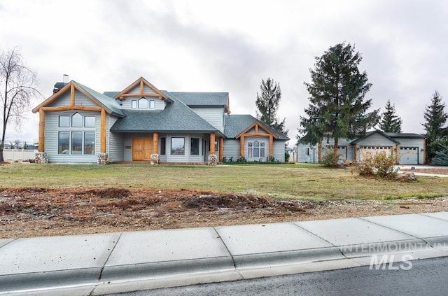 view of front of home featuring a front yard and a garage