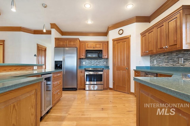 kitchen featuring light wood-type flooring, tasteful backsplash, decorative light fixtures, stainless steel appliances, and beverage cooler