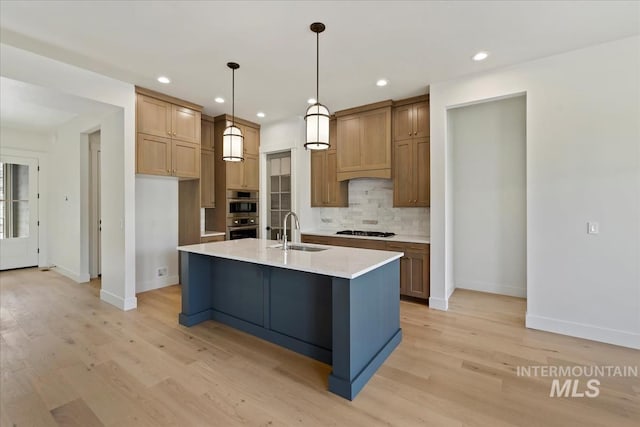 6535 S Evie Way, Eagle, ID 83714 - kitchen featuring a sink, gas cooktop, baseboards, tasteful backsplash, and light wood-style flooring