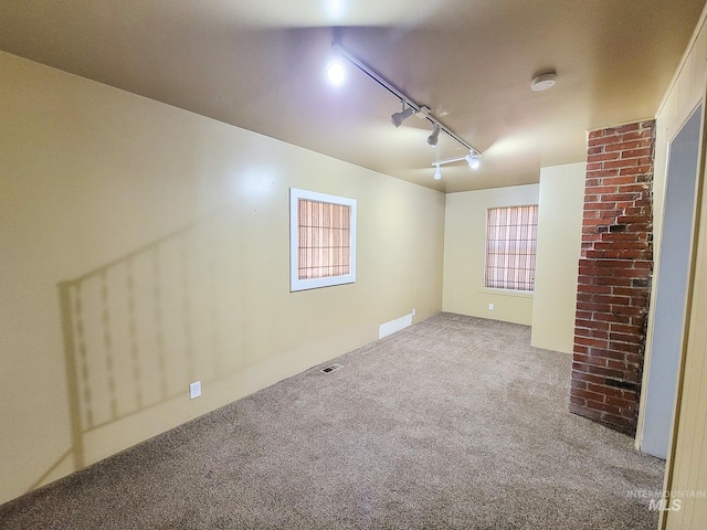 921 14th St, Lewiston, ID 83501 - carpeted spare room featuring rail lighting and a smoke detector