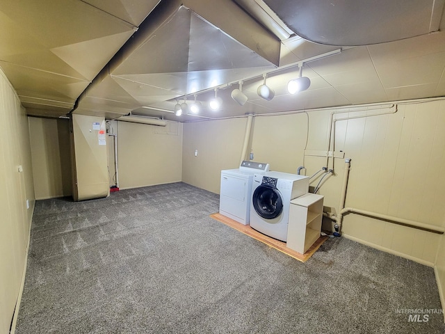 921 14th St, Lewiston, ID 83501 - laundry room with washer and clothes dryer and carpet